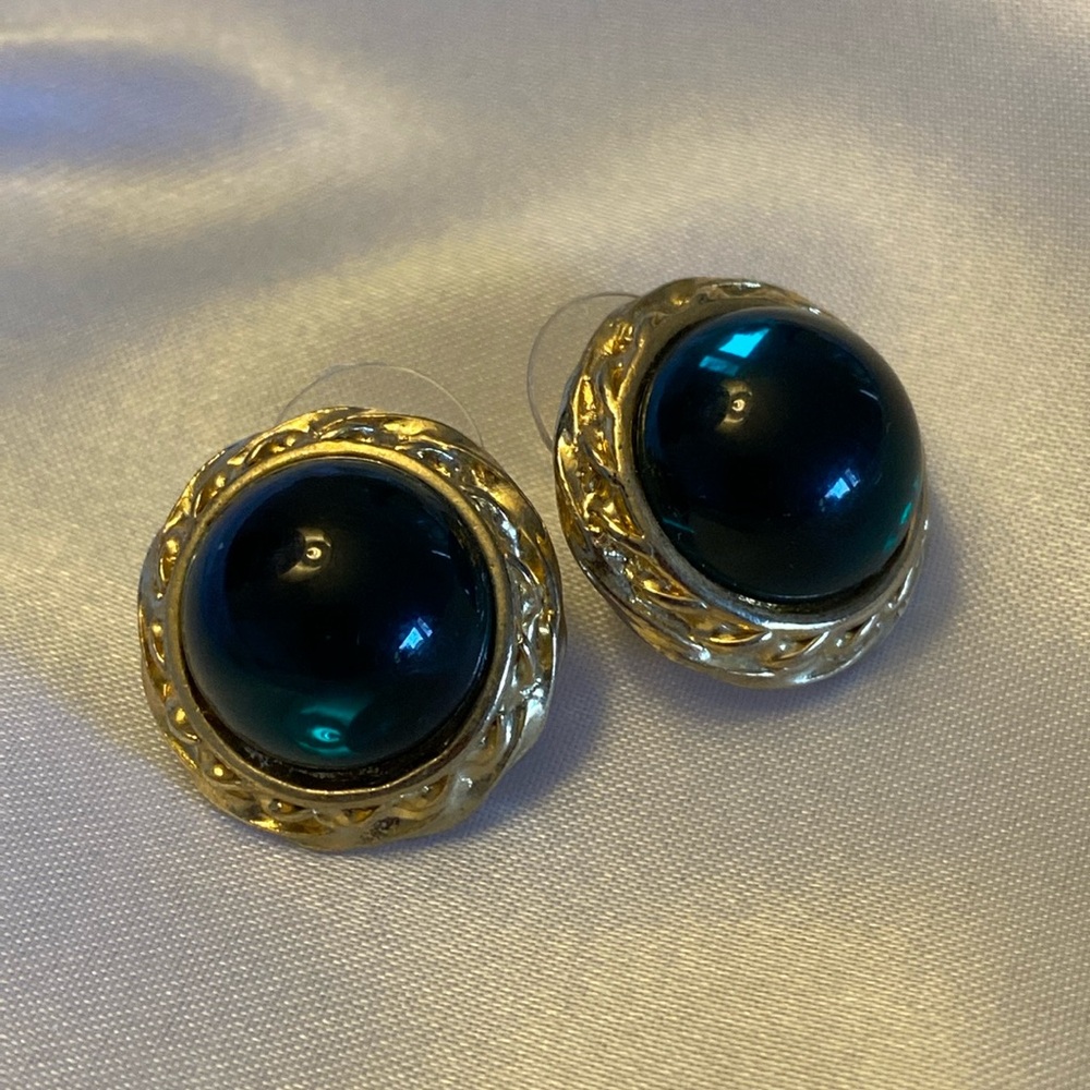 Vintage Emerald Green Cabochon Earrings (Pierced)